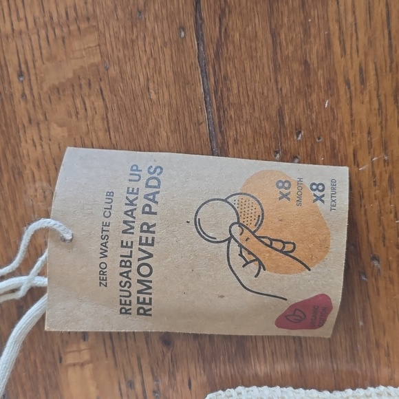 4 reusable makeup remover pads. - Picture 2 of 2